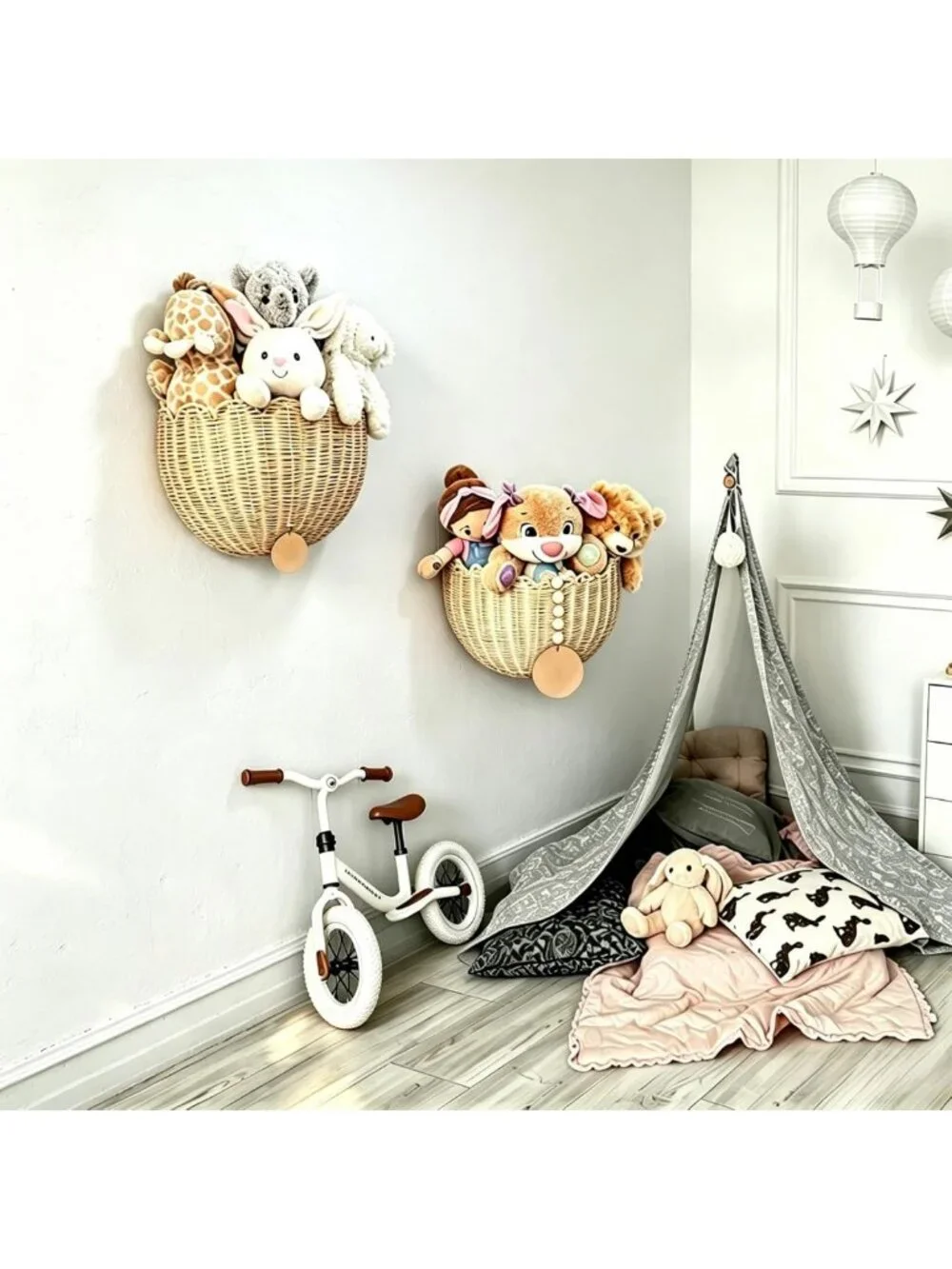 Set of 2 Scalloped Wicker Wall Baskets with Hooks for Home Decor Storage